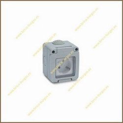 Base schuko estanca ip65 con tt lateral -16a- 250v legrand