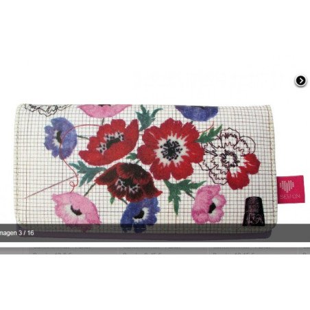Billetera print flores bordadas